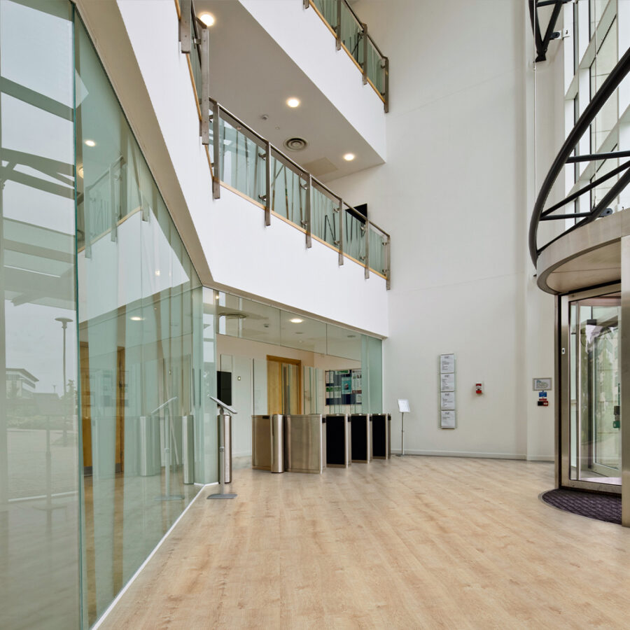 Polyflor Affinity 255 – Champagne Oak 9874