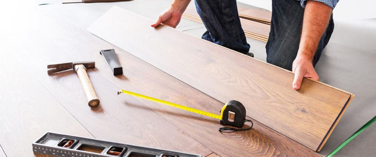 5 Questions to Ask Before Hiring a Flooring Installation Company 1 Installing floor