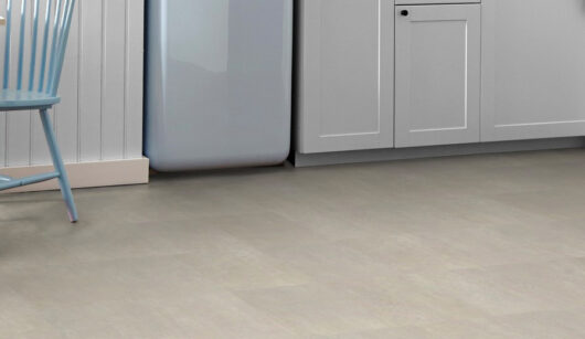 Karndean Knight Tile Rigid Core - Dove Grey Concrete SCB-ST21-18