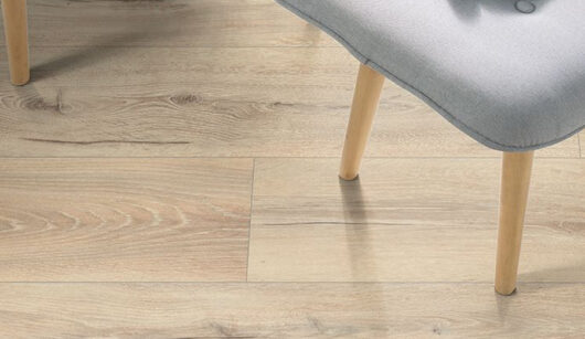 Egger Pro 8mm Classic - Beige Melba Oak EPL189